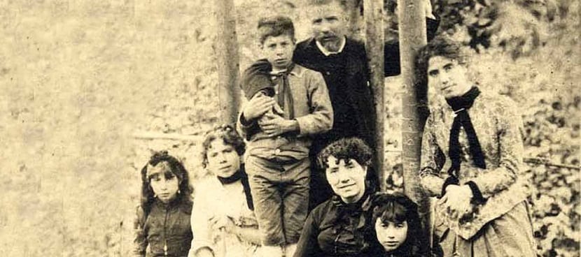 Rosalía de Castro con su familia